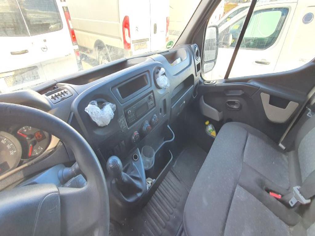 Véhicules de transport et véhicules-17