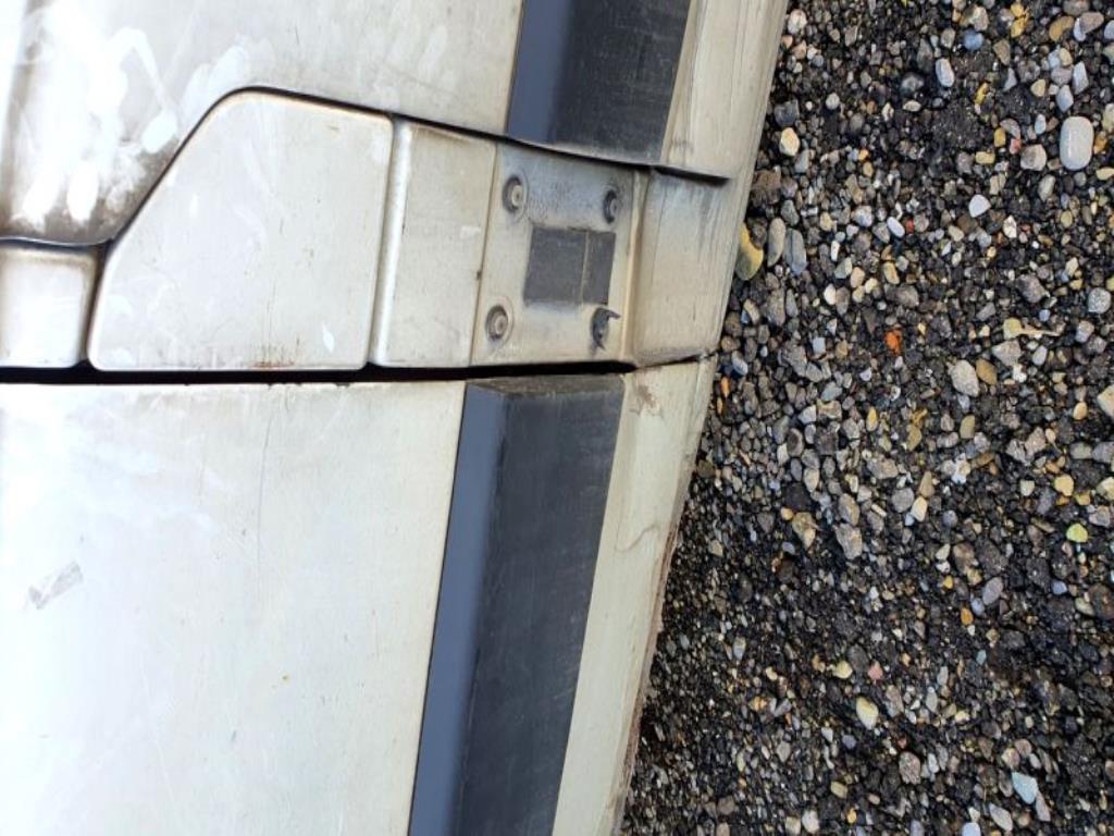 Véhicules de transport et véhicules-30