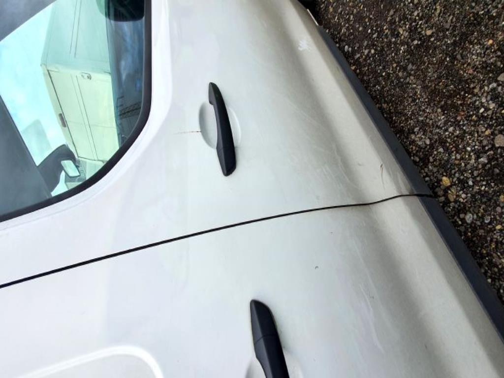 Véhicules de transport et véhicules-30