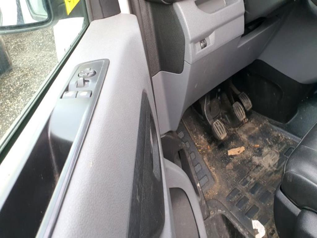 Véhicules de transport et véhicules-10