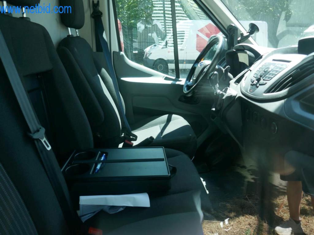 Różne pojazdy (samochody dostawcze VW + FORD)-10