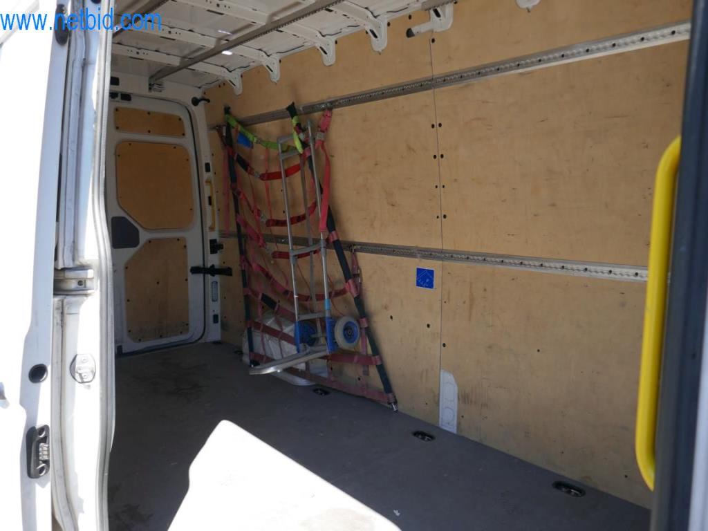 Różne pojazdy (samochody dostawcze VW + FORD)-3