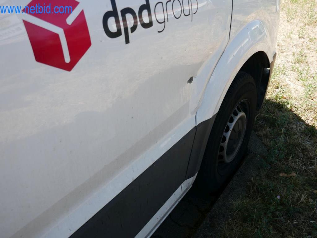 Several vehicles  (transporter VW + FORD)-5