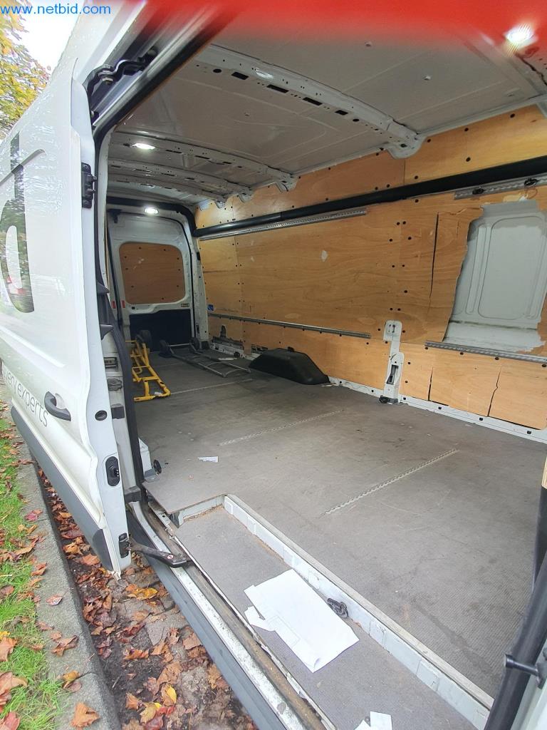 Różne pojazdy (samochody dostawcze VW + FORD)-11