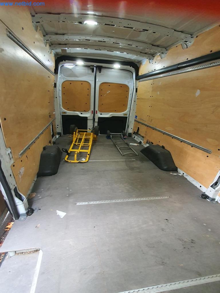 Różne pojazdy (samochody dostawcze VW + FORD)-12