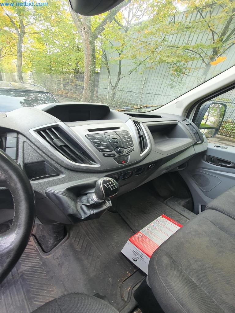 Różne pojazdy (samochody dostawcze VW + FORD)-15