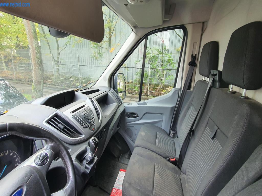 Różne pojazdy (samochody dostawcze VW + FORD)-16