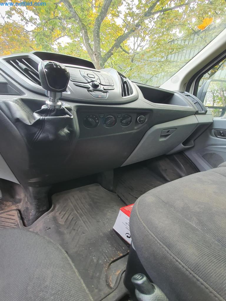 Różne pojazdy (samochody dostawcze VW + FORD)-17