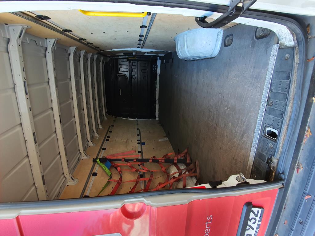 Różne pojazdy (samochody dostawcze VW + FORD)-10