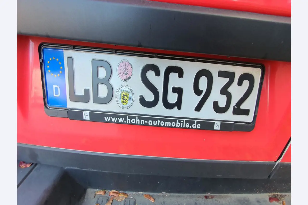Różne pojazdy (samochody dostawcze VW + FORD)-5