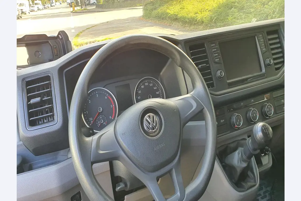 Różne pojazdy (samochody dostawcze VW + FORD)-6