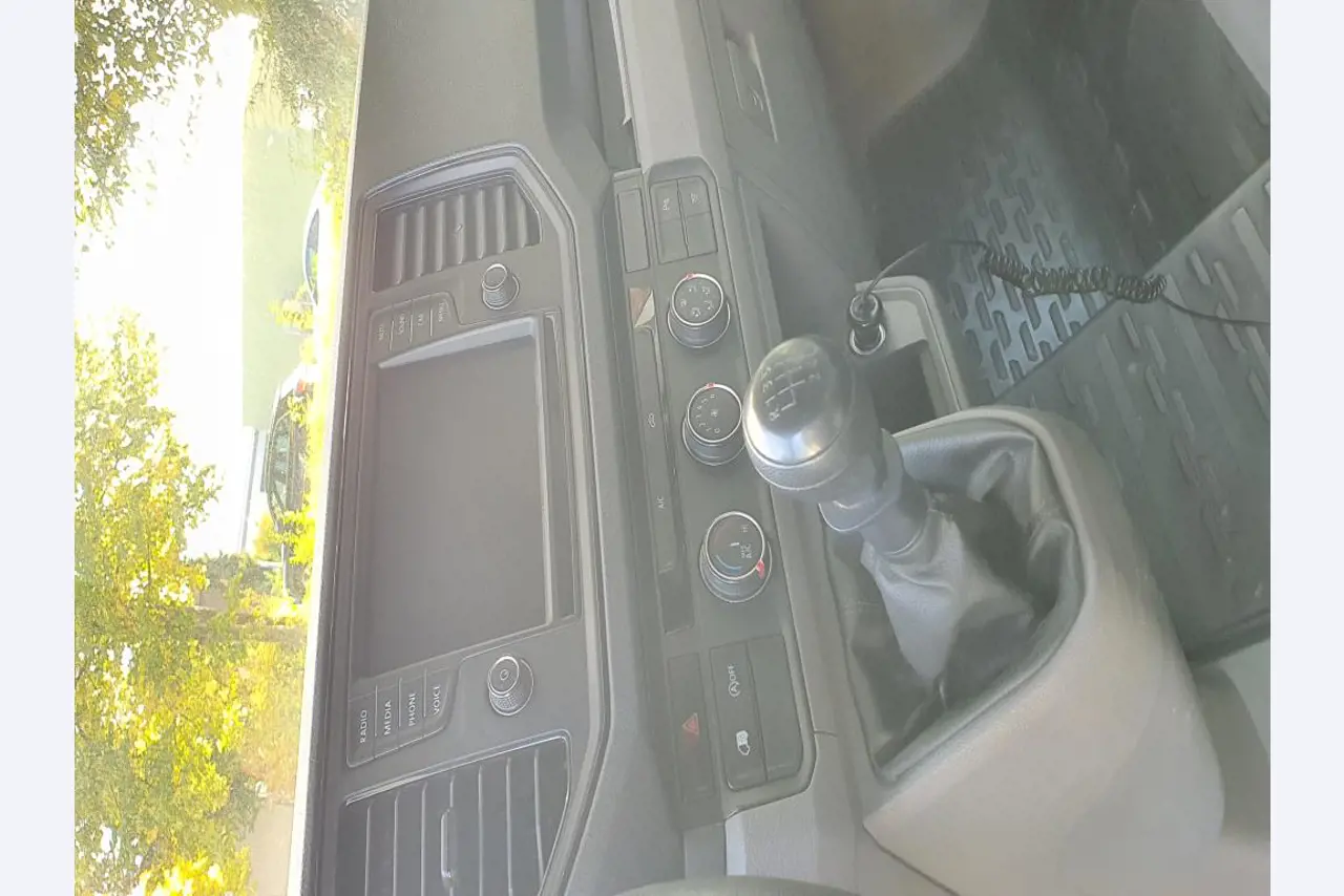 Różne pojazdy (samochody dostawcze VW + FORD)-7
