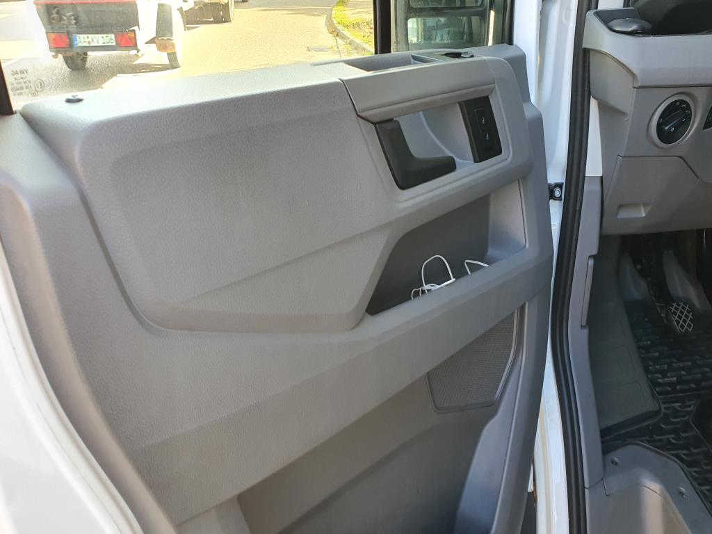 Różne pojazdy (samochody dostawcze VW + FORD)-9