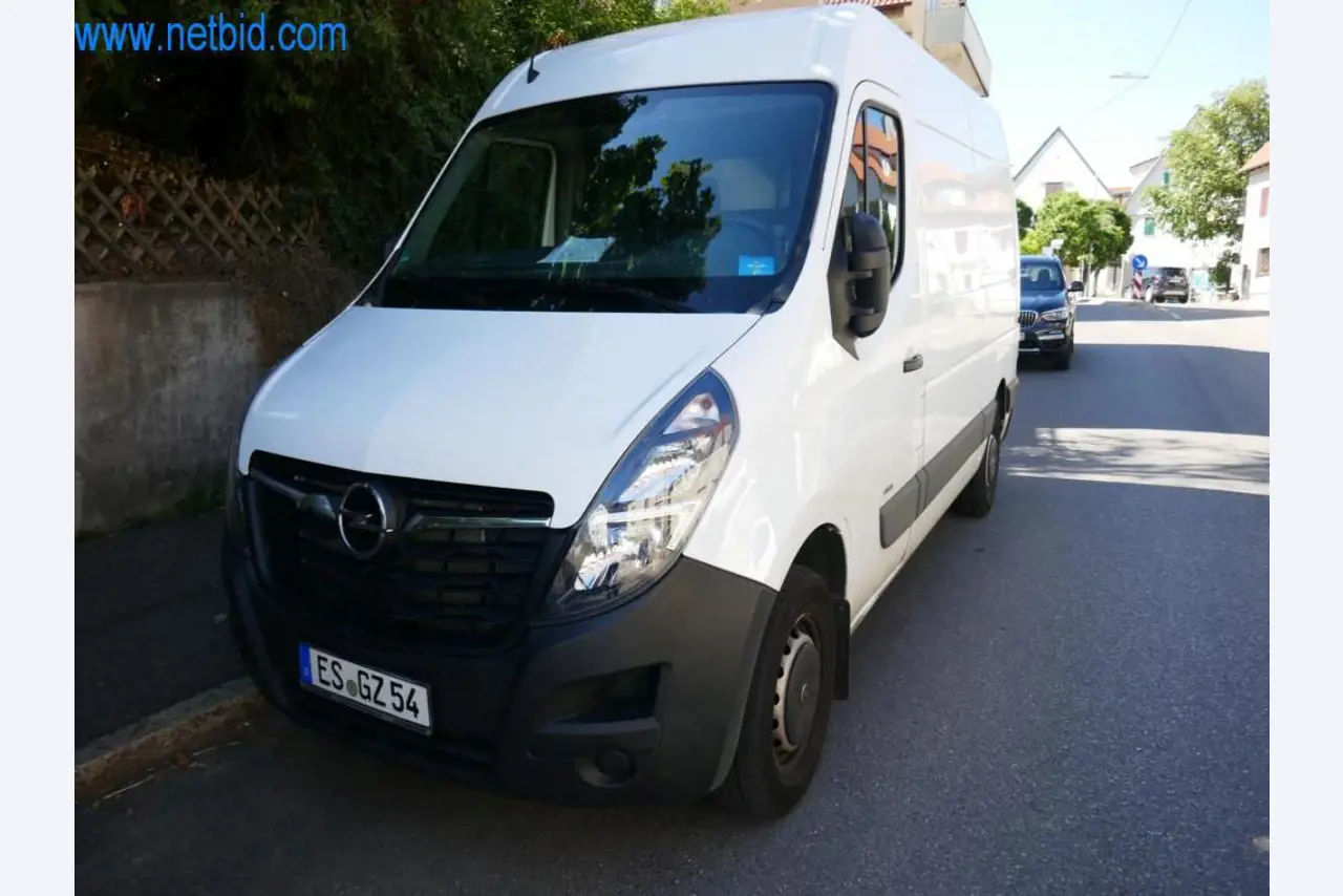 Różne samochody dostawcze (OPEL + RENAULT)-1