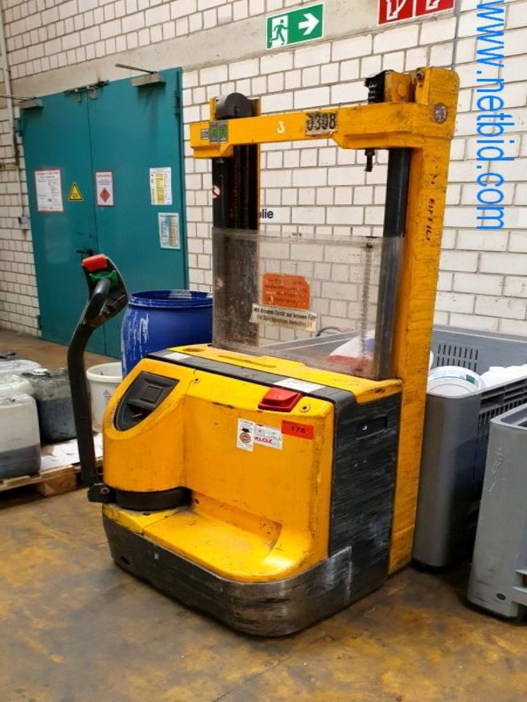 Stroje v tiskárně
-2