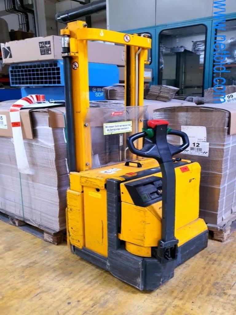 Stroje v tiskárně
-1