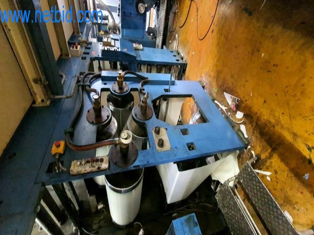 Stroje v tiskárně
-16