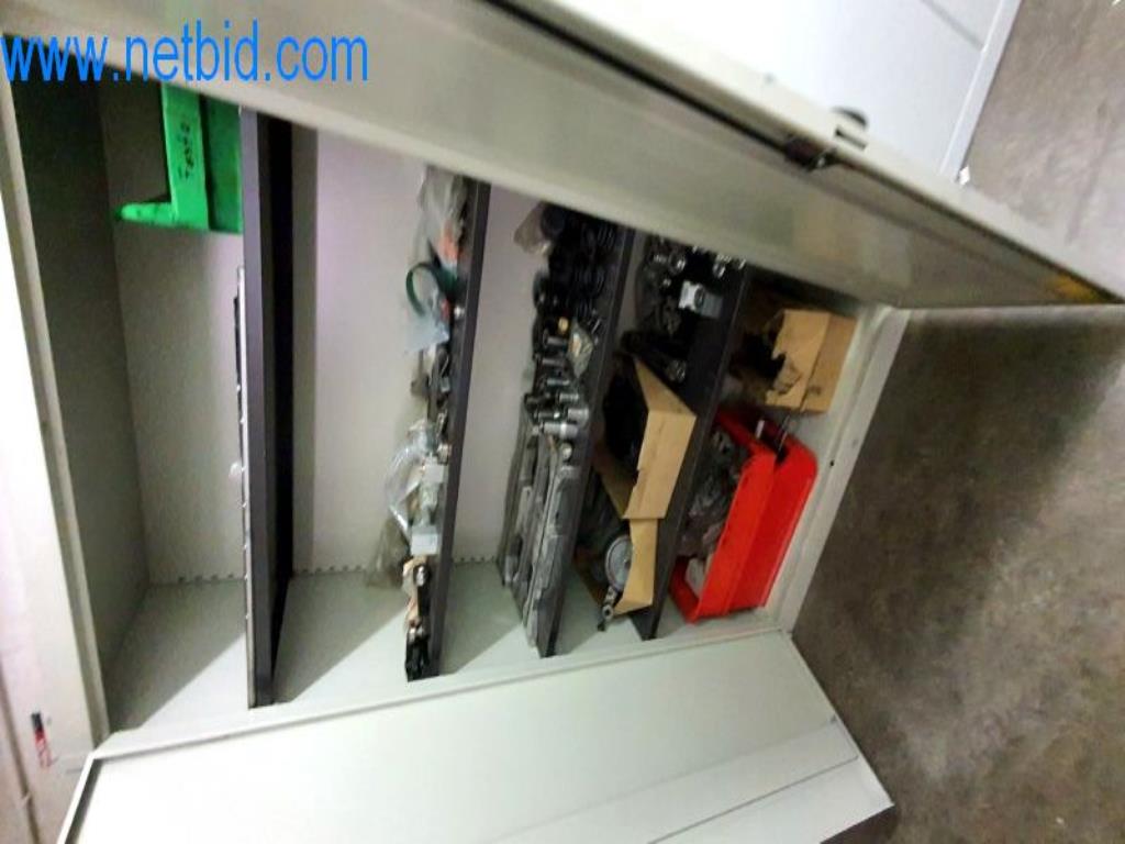 Stroje v tiskárně
-2