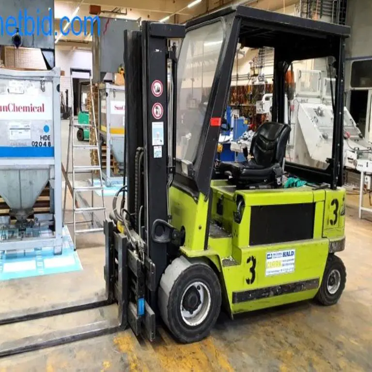 Electric forklift truck - Release only from Dec/22 by arrangement Clark EM30