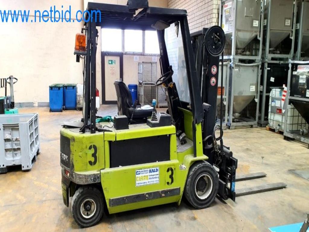 Stroje v tiskárně
-4