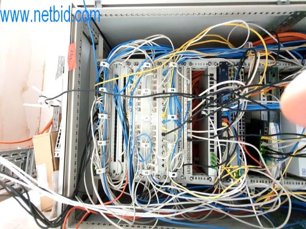 Stroje v tiskárně
-1