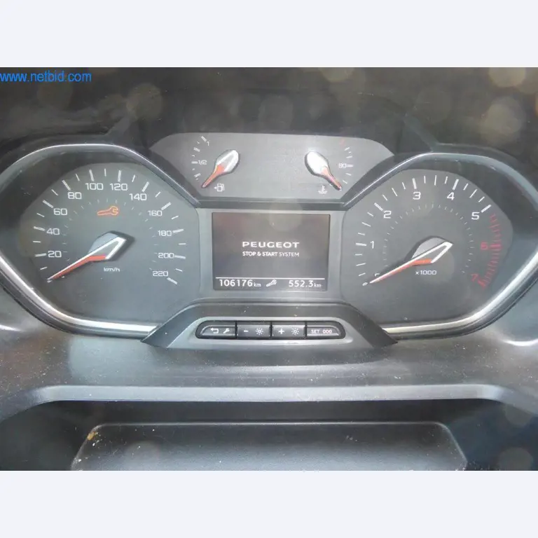 Reinigungsmaschinen und Büroausstattung-10