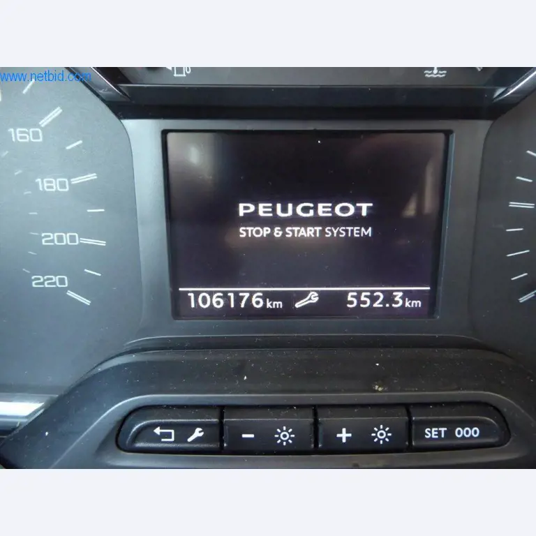 Reinigungsmaschinen und Büroausstattung-11