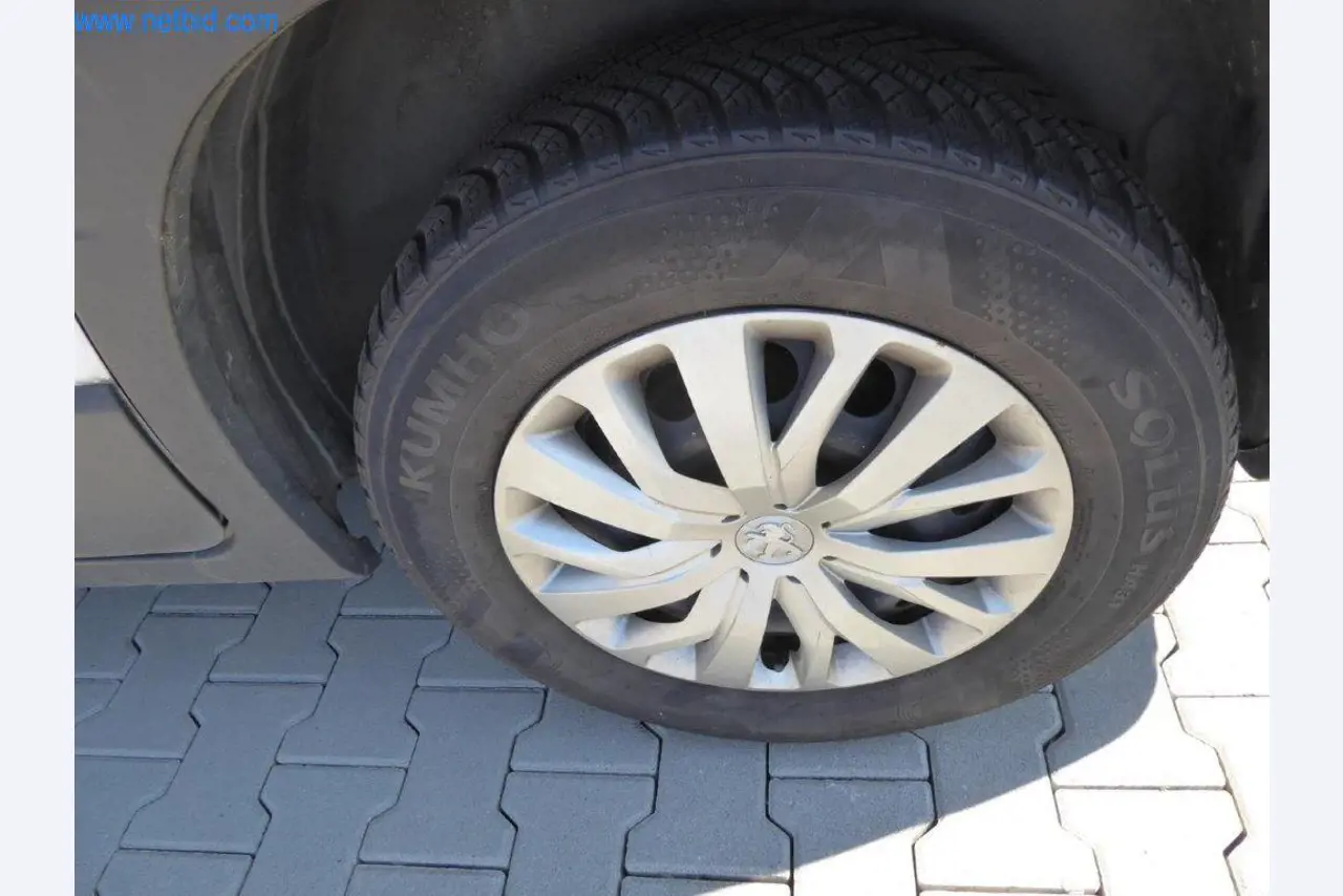 Reinigungsmaschinen und Büroausstattung-12