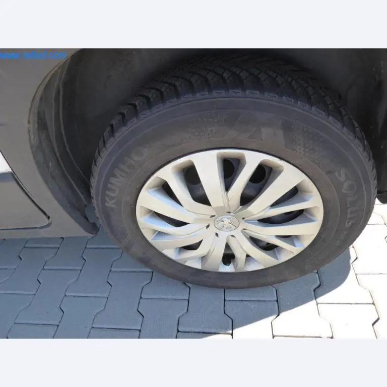 Reinigungsmaschinen und Büroausstattung-12