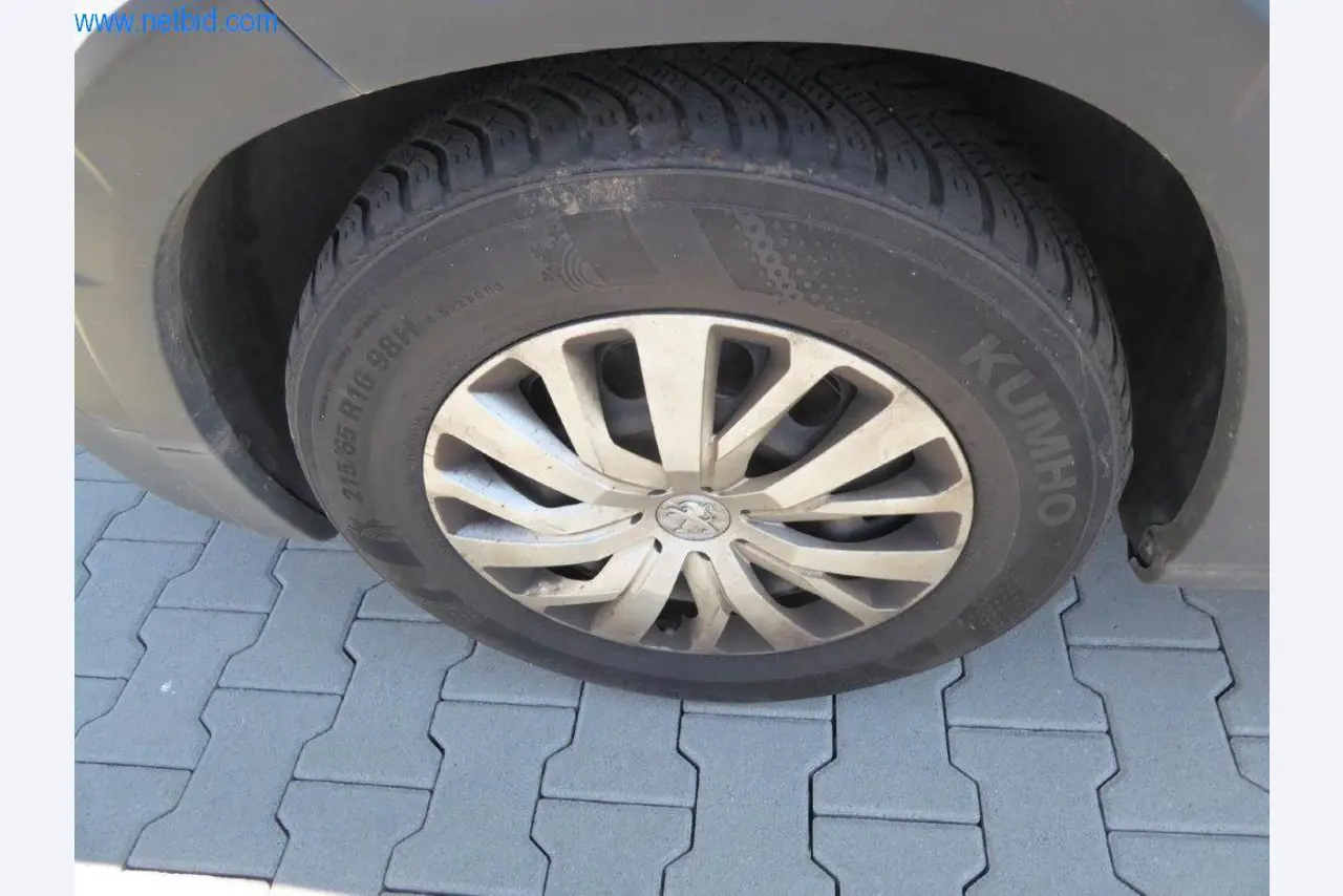 Reinigungsmaschinen und Büroausstattung-13