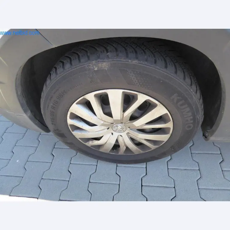 Reinigungsmaschinen und Büroausstattung-13