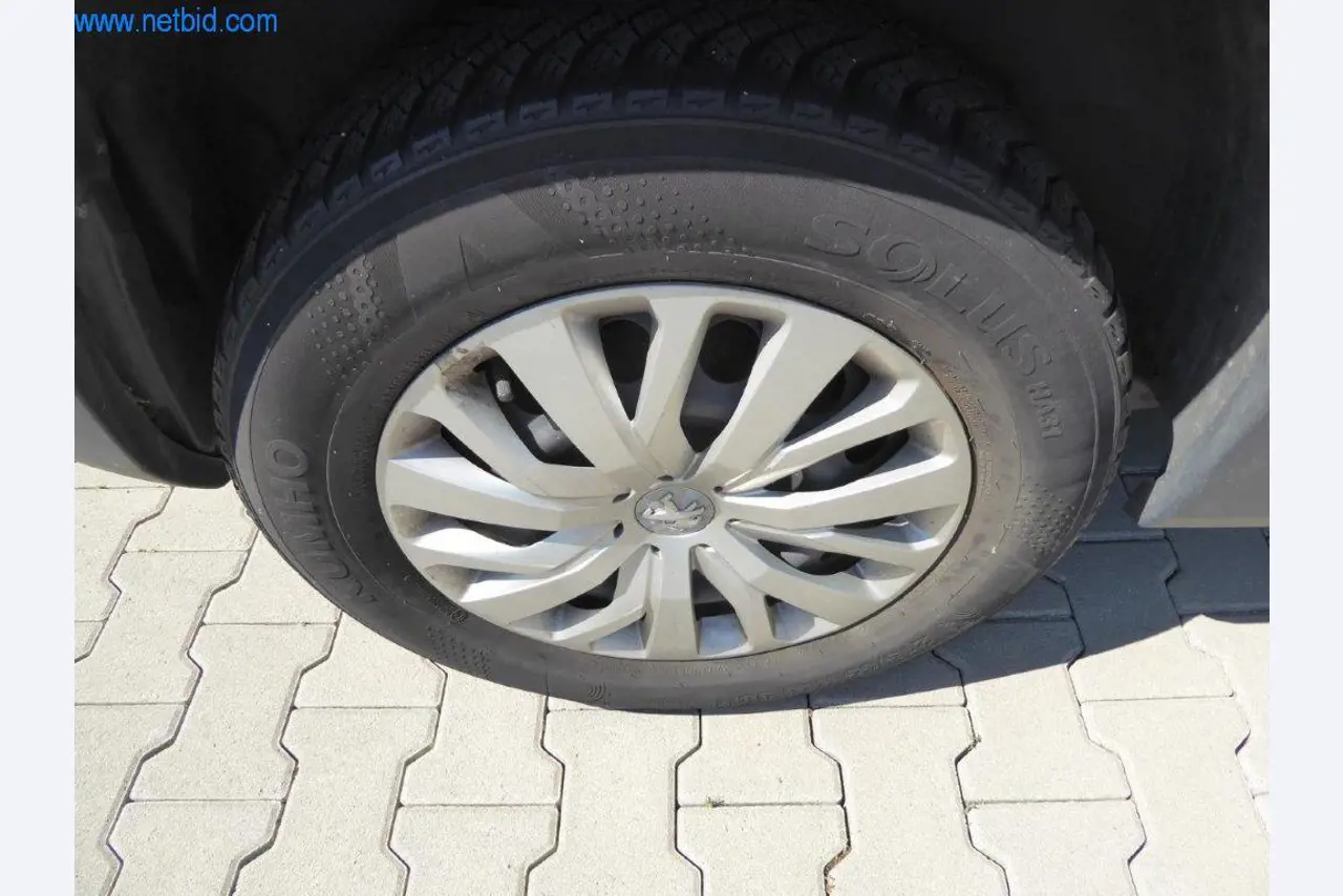 Reinigungsmaschinen und Büroausstattung-15