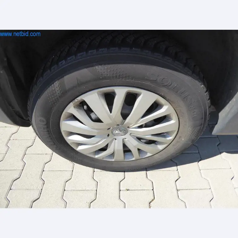 Reinigungsmaschinen und Büroausstattung-15