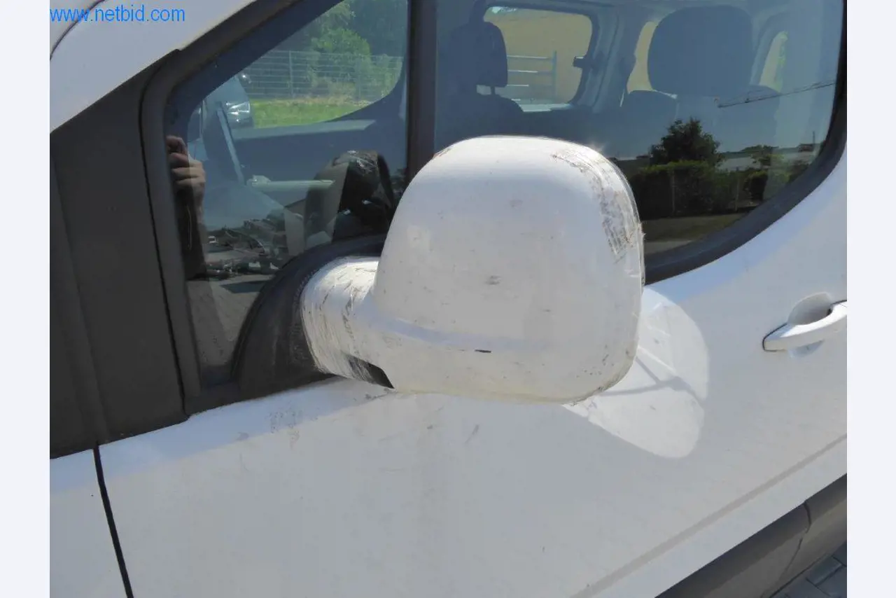 Reinigungsmaschinen und Büroausstattung-17