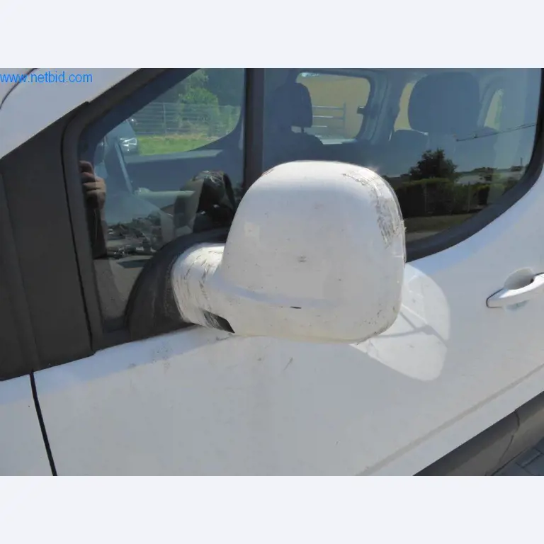 Reinigungsmaschinen und Büroausstattung-17