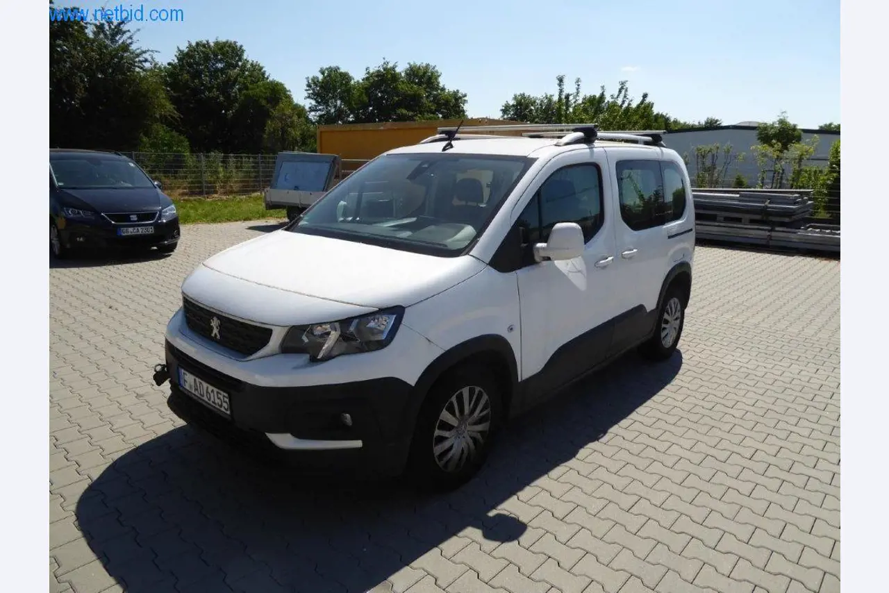 Reinigungsmaschinen und Büroausstattung-1