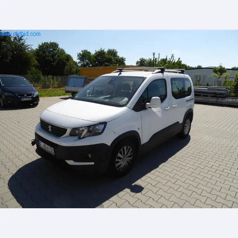 Reinigungsmaschinen und Büroausstattung-1