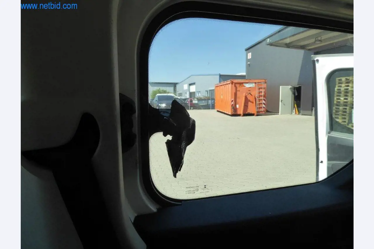 Reinigungsmaschinen und Büroausstattung-21