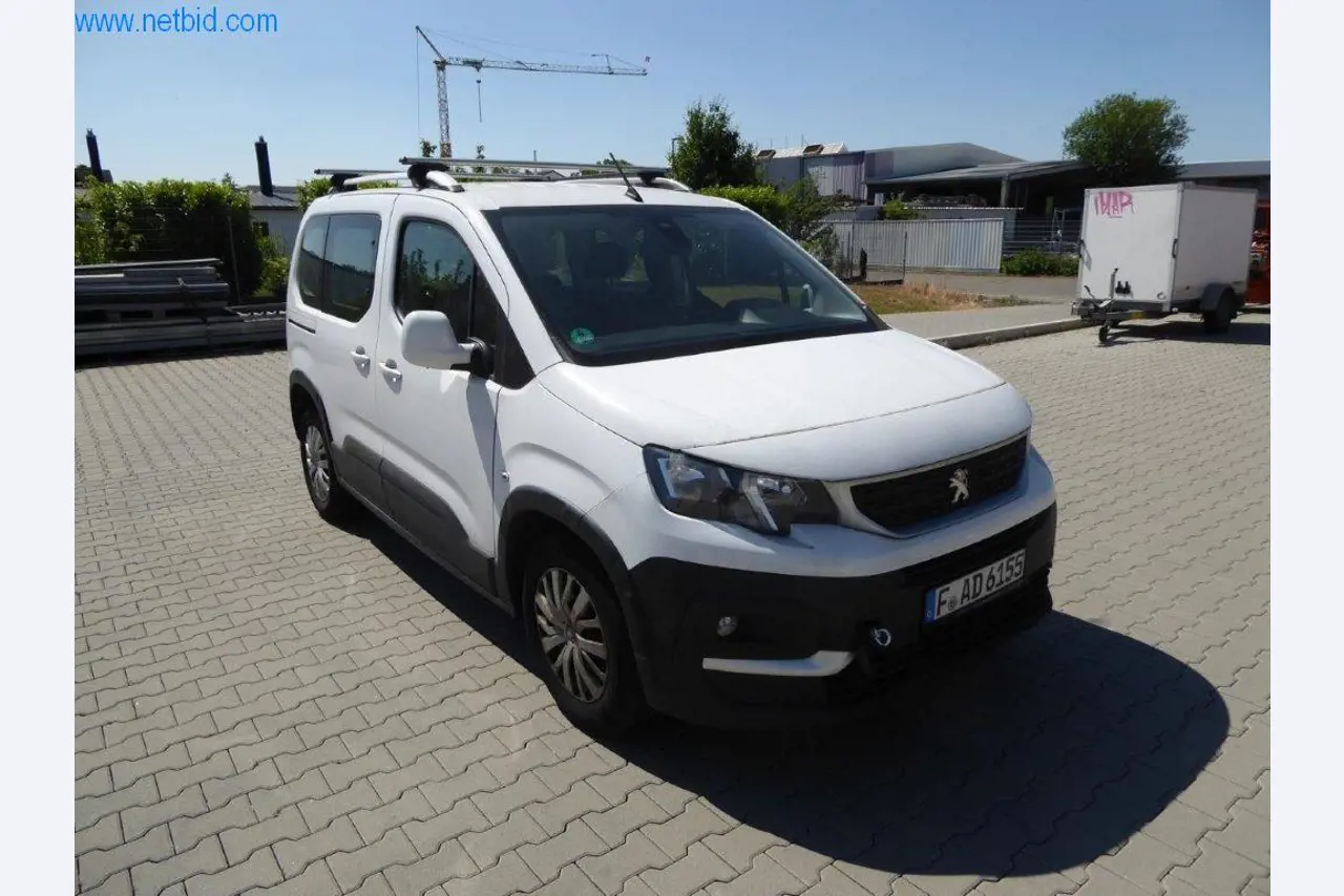 Reinigungsmaschinen und Büroausstattung-2