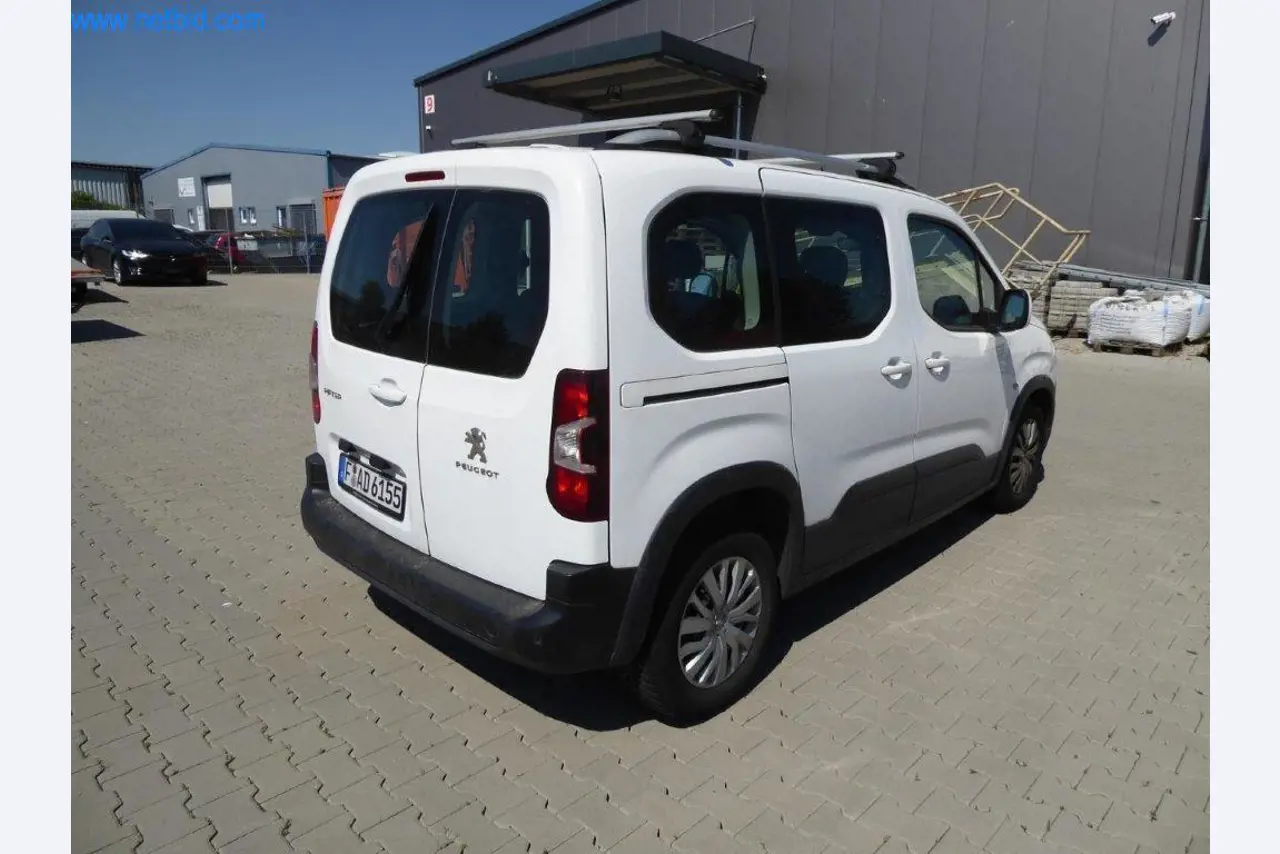 Reinigungsmaschinen und Büroausstattung-3