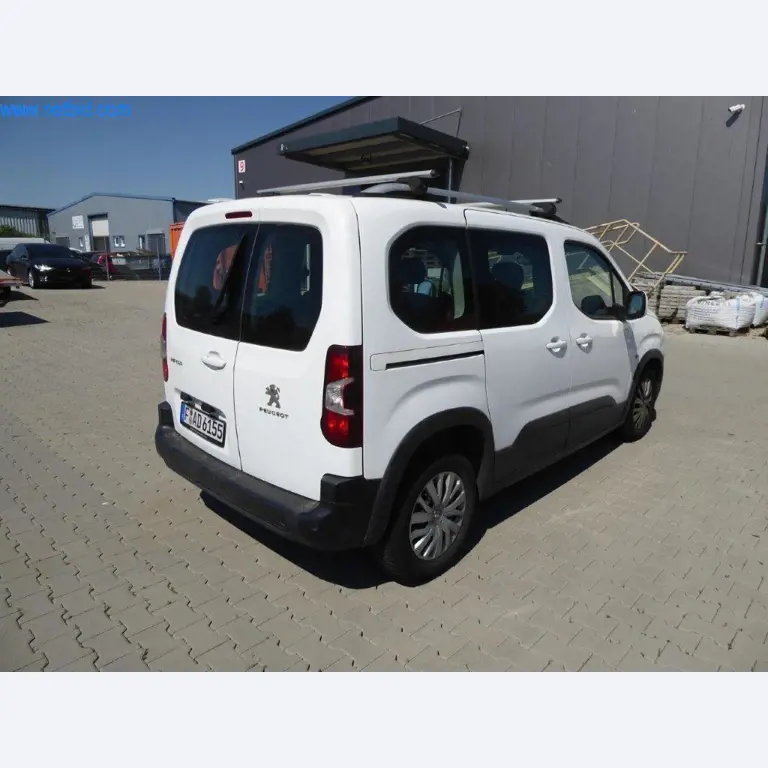 Reinigungsmaschinen und Büroausstattung-3