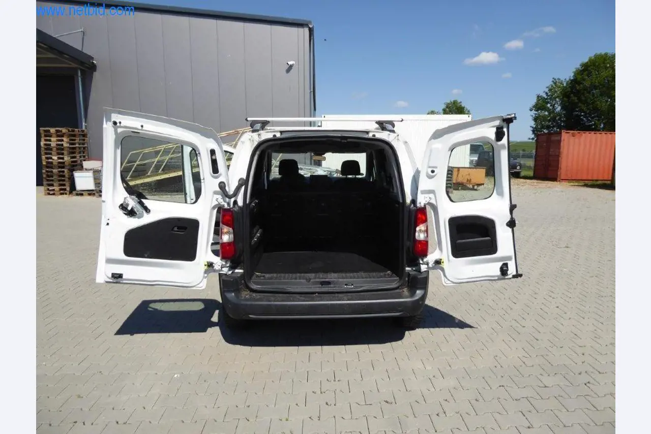 Reinigungsmaschinen und Büroausstattung-5