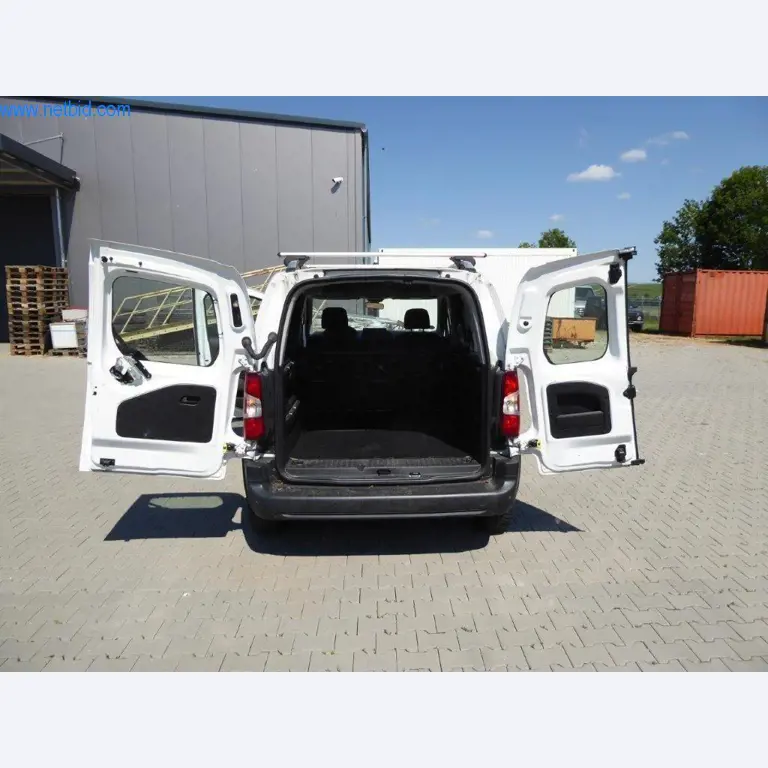 Reinigungsmaschinen und Büroausstattung-5