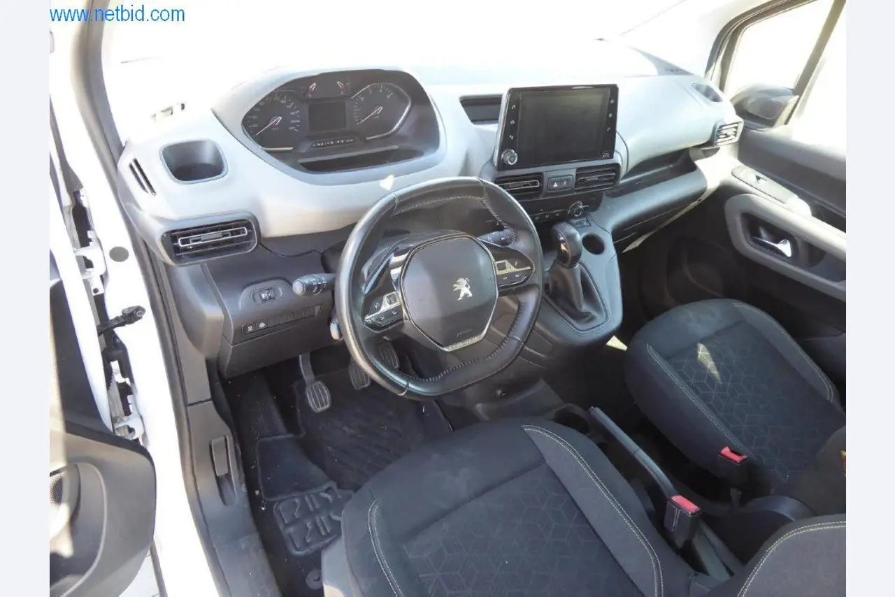 Reinigungsmaschinen und Büroausstattung-7