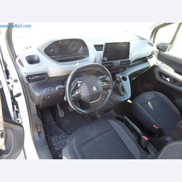 Reinigungsmaschinen und Büroausstattung-7