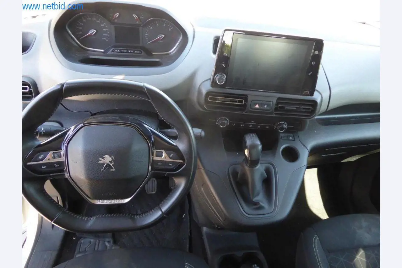 Reinigungsmaschinen und Büroausstattung-9