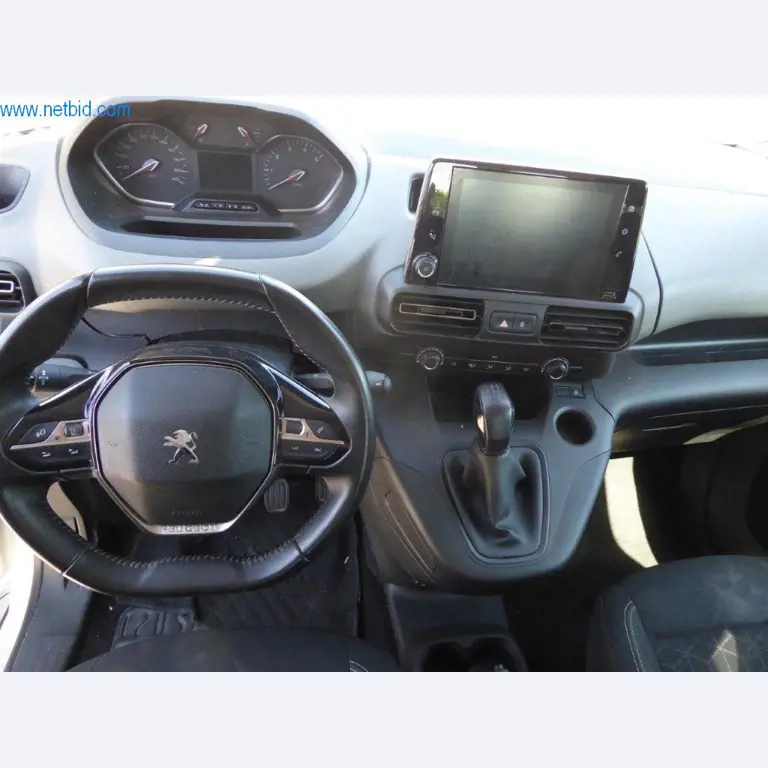 Reinigungsmaschinen und Büroausstattung-9