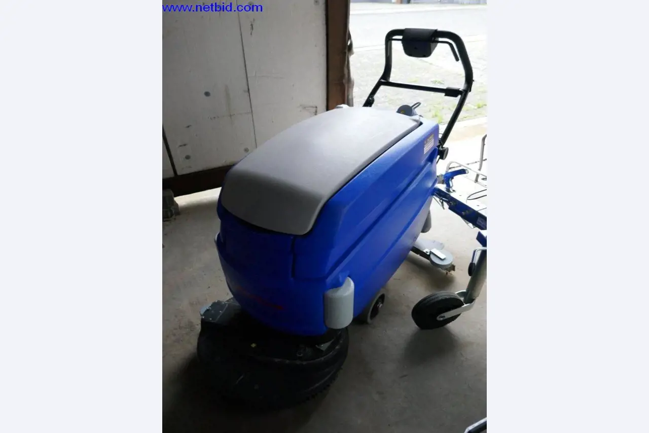 Reinigungsmaschinen und Büroausstattung-3