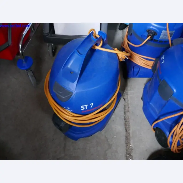 Reinigungsmaschinen und Büroausstattung-1