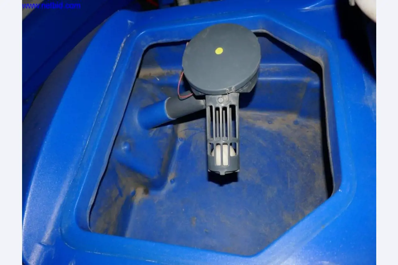 Reinigungsmaschinen und Büroausstattung-4